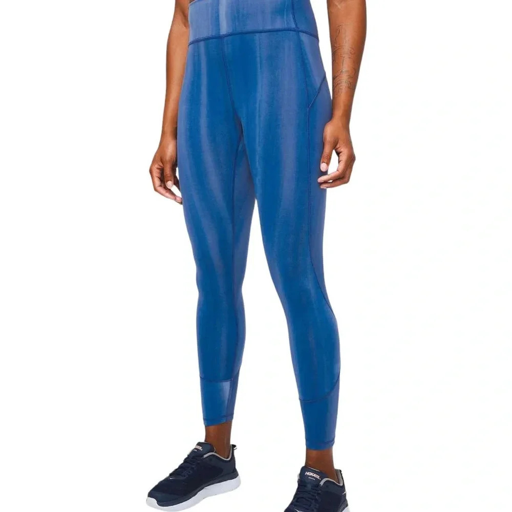Lululemon In Movement Tight 25" Spray Dye Everlux
Brushed Spray Dark Cobalt 4